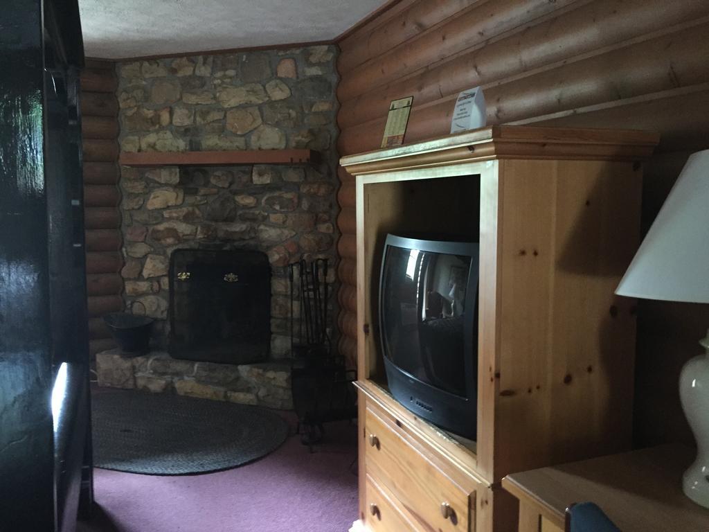 Highland Hills Motel & Cabins Бун Стая снимка