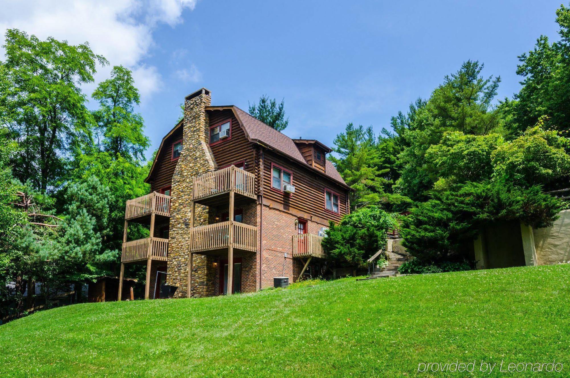 Highland Hills Motel & Cabins Бун Екстериор снимка