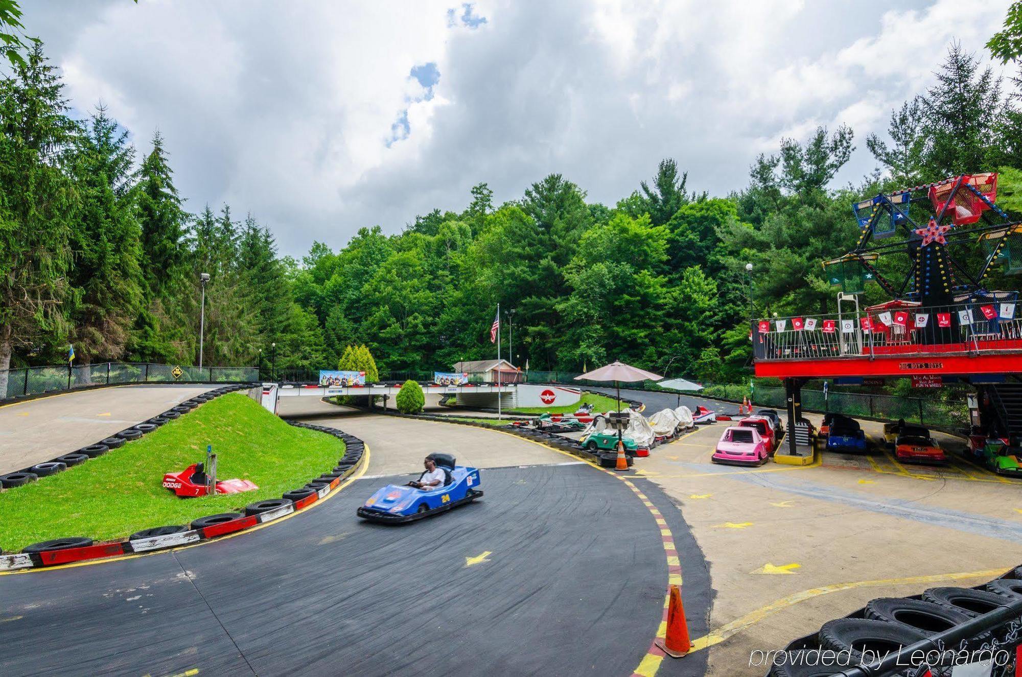 Highland Hills Motel & Cabins Бун Екстериор снимка