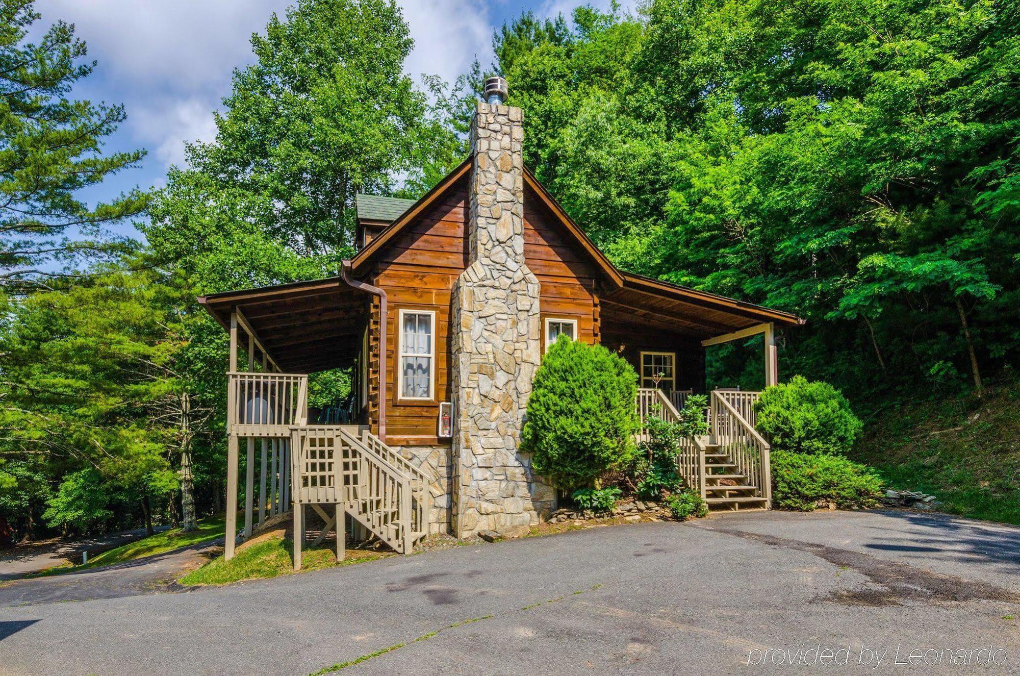 Highland Hills Motel & Cabins Бун Екстериор снимка