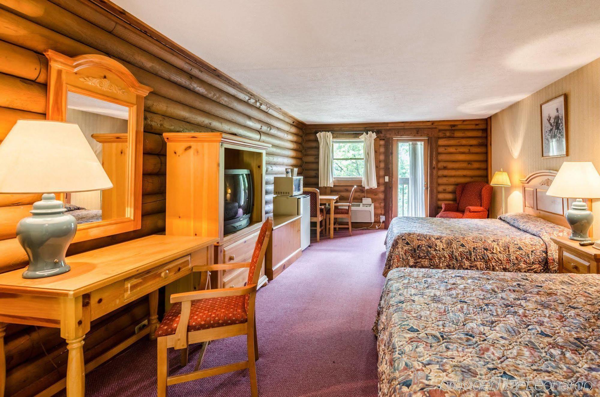 Highland Hills Motel & Cabins Бун Екстериор снимка