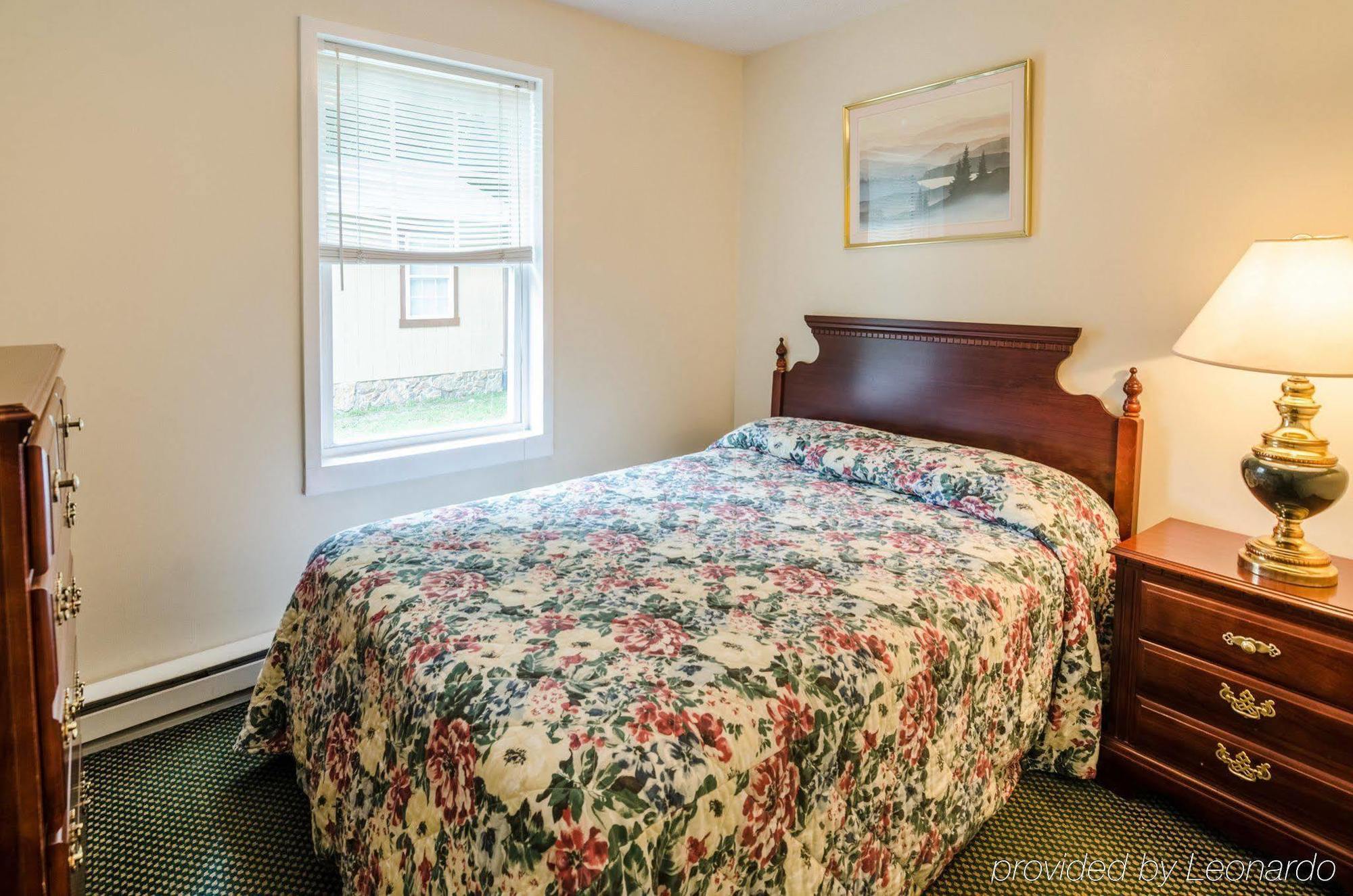 Highland Hills Motel & Cabins Бун Екстериор снимка