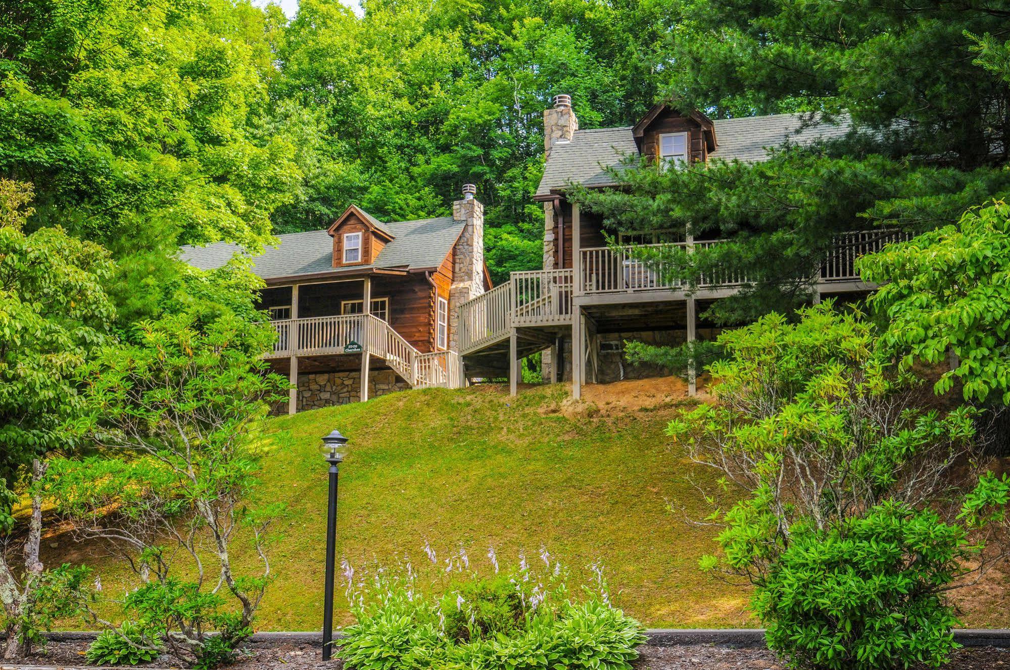 Highland Hills Motel & Cabins Бун Екстериор снимка